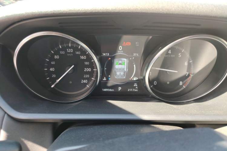Used Land Rover Discovery 2018 2.0T SE Instrument Cluster