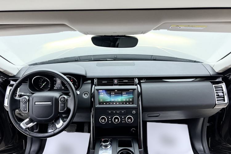 Used Land Rover Discovery 2018 3.0 SC V6 SE Interior 1