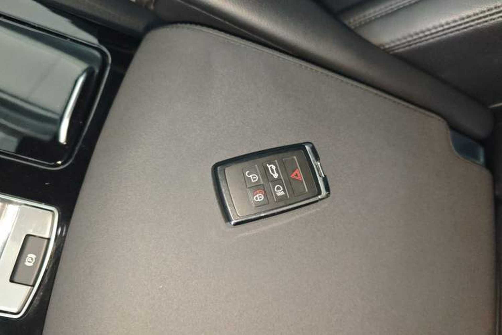 Used Land Rover Discovery 2018 3.0 SC V6 HSE Interior 1