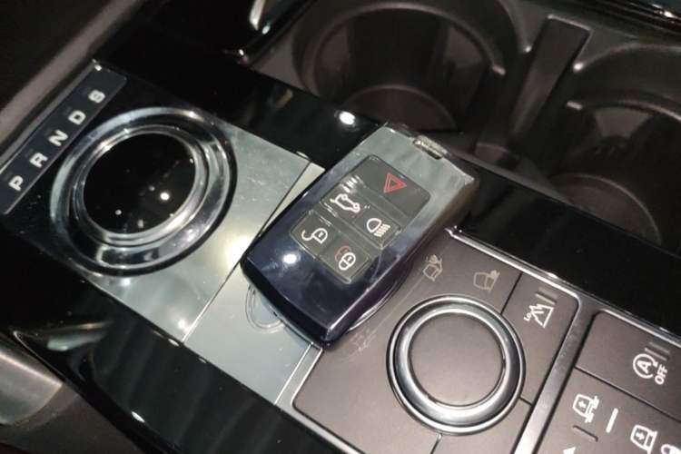 Used Land Rover Discovery 2018 3.0 SC V6 HSE Interior 1