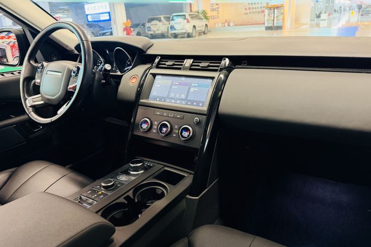 Used Land Rover Discovery 2018 2.0T SE Interior 1
