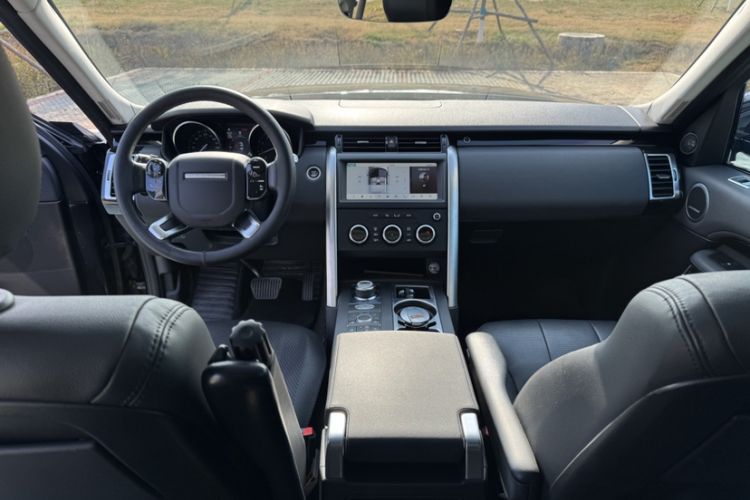 Used Land Rover Discovery 2018 3.0 SC V6 SE Interior 1