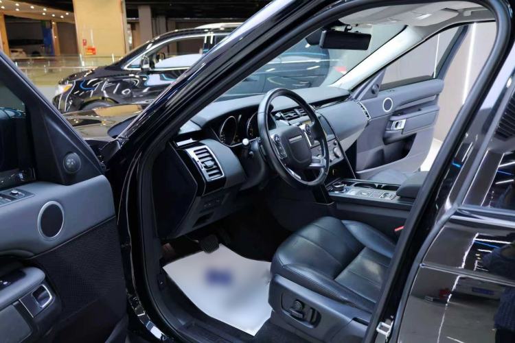 Used Land Rover Discovery 2018 3.0 SC V6 SE Interior 1