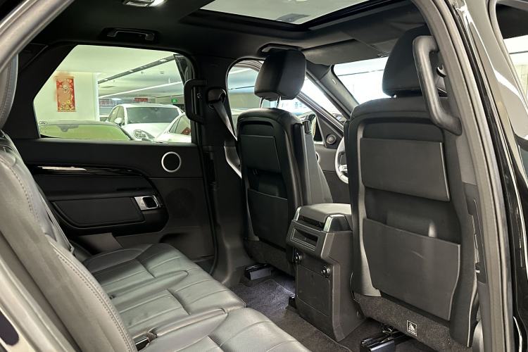 Used Land Rover Discovery 2018 3.0 SC V6 SE Interior 10