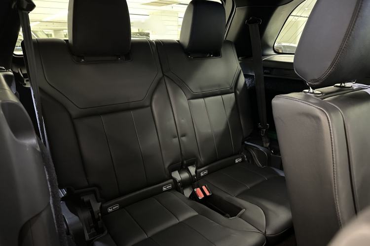 Used Land Rover Discovery 2018 3.0 SC V6 SE Interior 11
