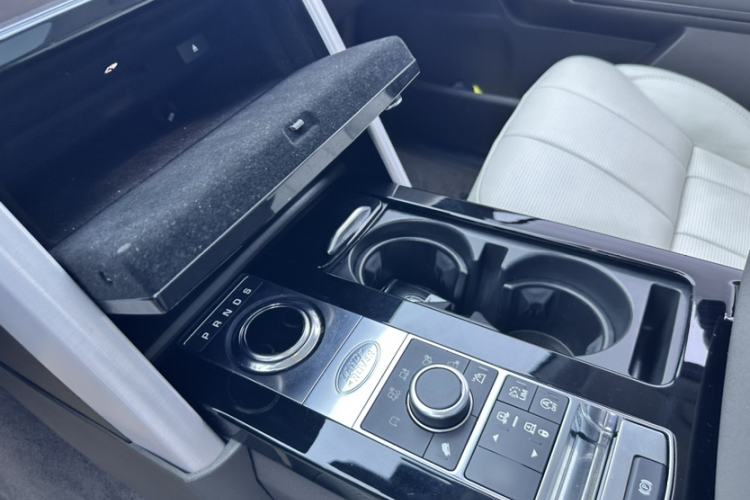 Used Land Rover Discovery 2018 3.0 SC V6 HSE Interior 11