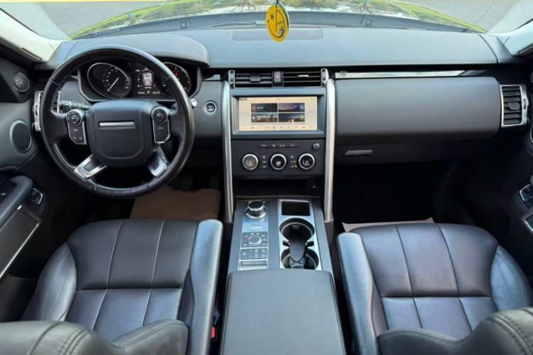 Used Land Rover Discovery 2018 3.0 SC V6 SE Interior 2