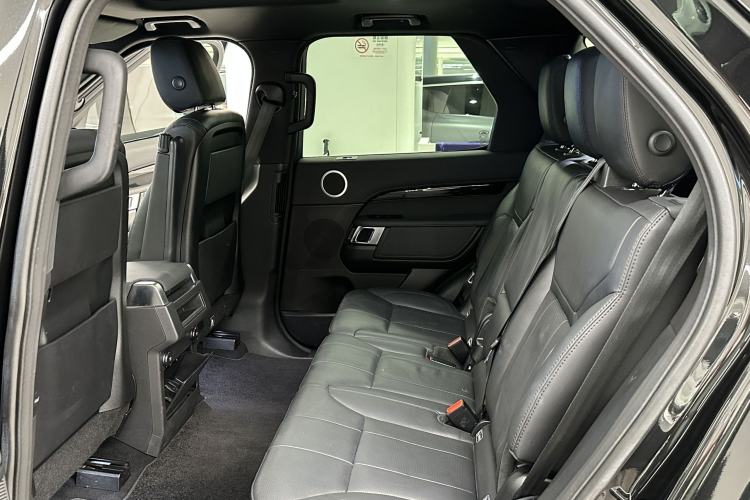Used Land Rover Discovery 2018 3.0 SC V6 SE Interior 2