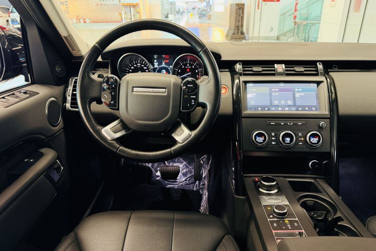Used Land Rover Discovery 2018 2.0T SE Interior 2