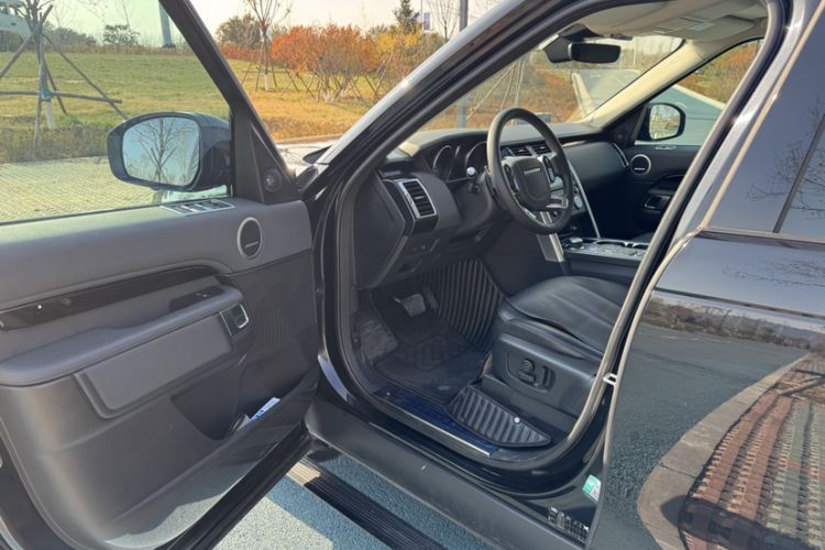Used Land Rover Discovery 2018 3.0 SC V6 SE Interior 2
