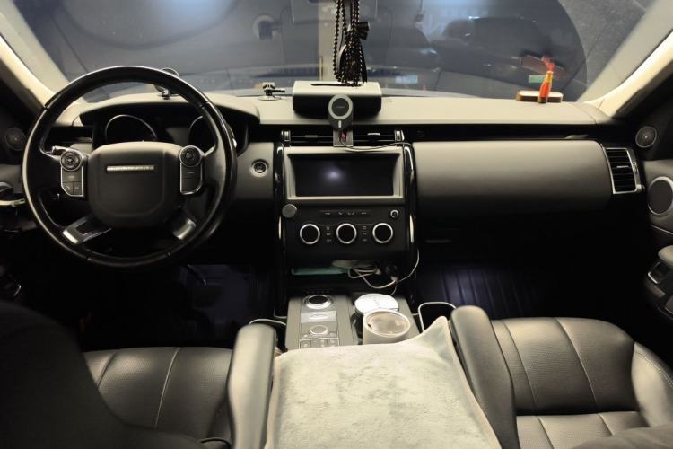 Used Land Rover Discovery 2018 3.0 SC V6 SE Interior 2