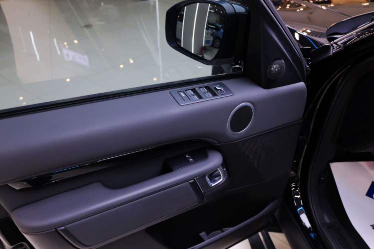 Used Land Rover Discovery 2018 3.0 SC V6 SE Interior 2
