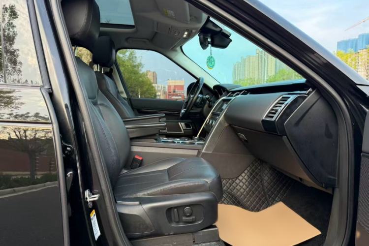 Used Land Rover Discovery 2018 3.0 SC V6 SE Interior 3