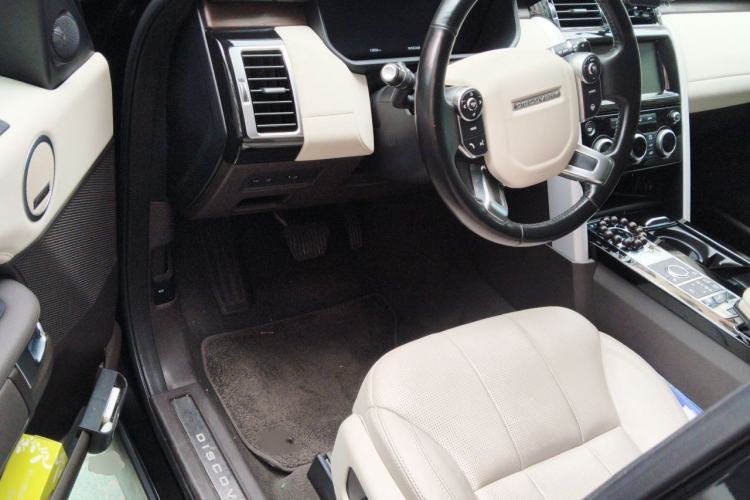 Used Land Rover Discovery 2018 3.0 SC V6 HSE Interior 3