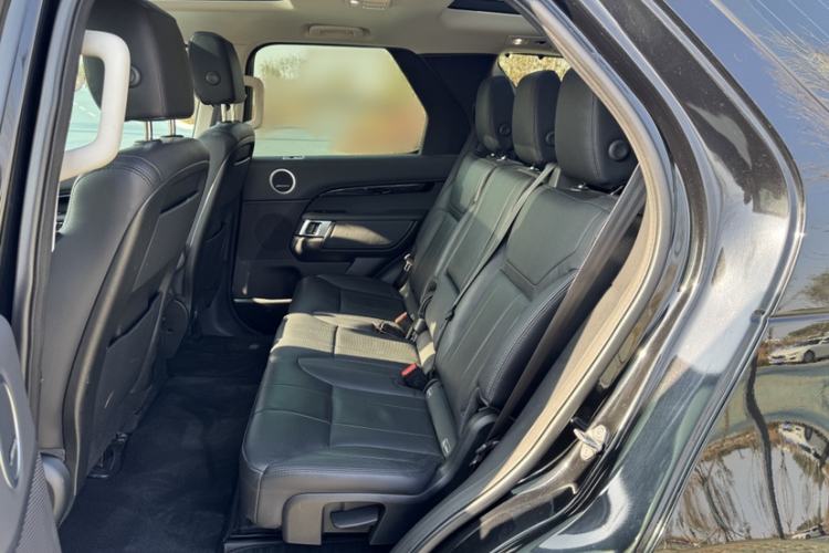 Used Land Rover Discovery 2018 3.0 SC V6 SE Interior 3
