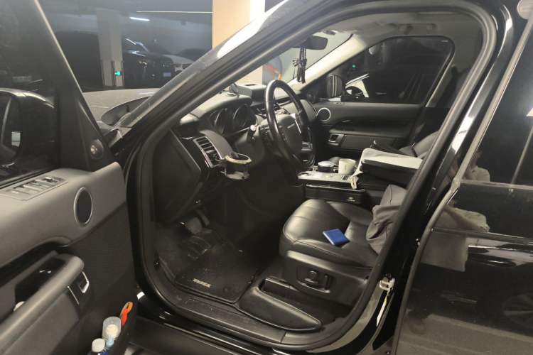 Used Land Rover Discovery 2018 3.0 SC V6 SE Interior 3