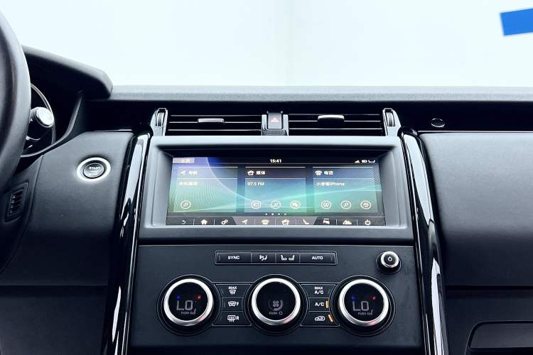 Used Land Rover Discovery 2018 3.0 SC V6 SE Interior 4