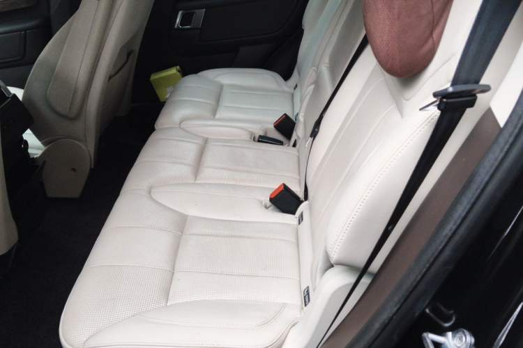 Used Land Rover Discovery 2018 3.0 SC V6 HSE Interior 4