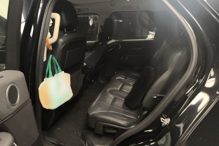 Used Land Rover Discovery 2018 3.0 SC V6 SE Interior 4