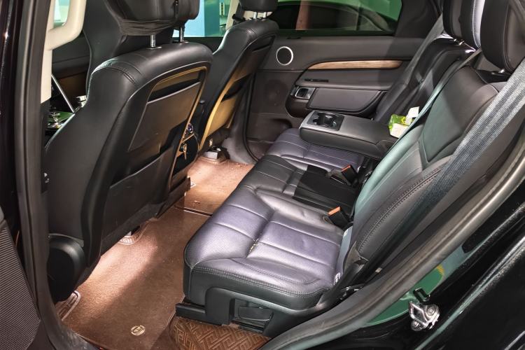 Used Land Rover Discovery 2018 3.0 SC V6 HSE Interior 4