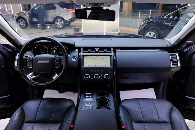 Used Land Rover Discovery 2018 3.0 SC V6 SE Interior 4