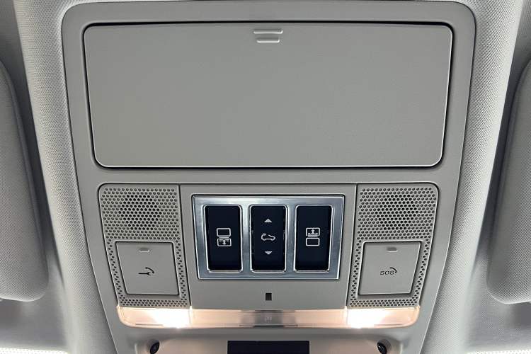 Used Land Rover Discovery 2018 3.0 SC V6 SE Interior 5