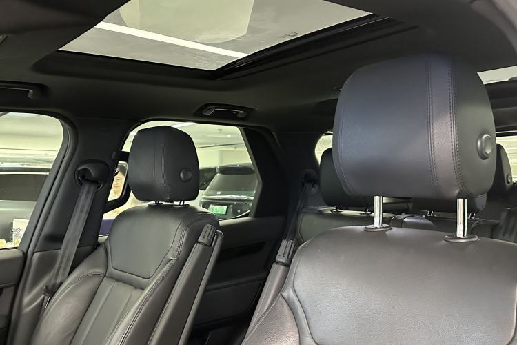 Used Land Rover Discovery 2018 3.0 SC V6 SE Interior 5