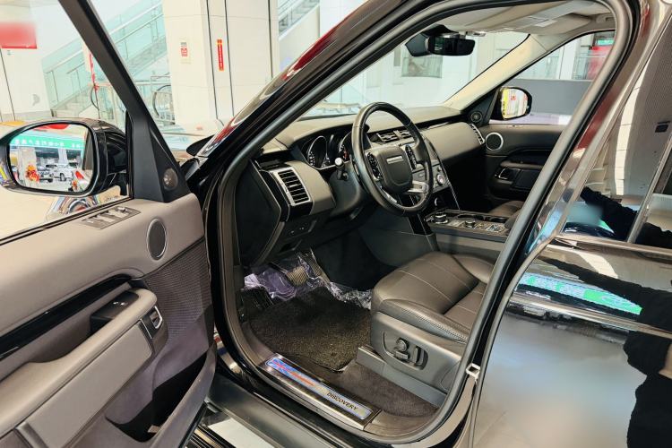 Used Land Rover Discovery 2018 2.0T SE Interior 5