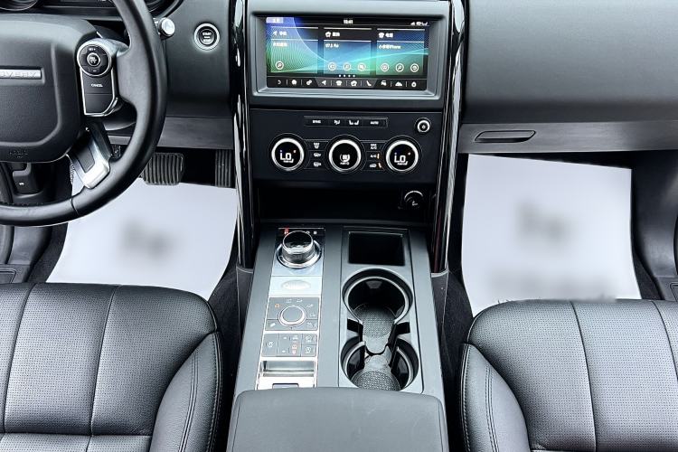 Used Land Rover Discovery 2018 3.0 SC V6 SE Interior 6
