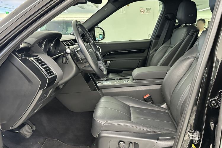 Used Land Rover Discovery 2018 3.0 SC V6 SE Interior 6