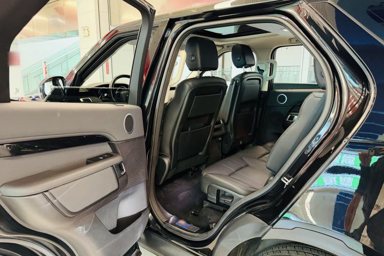 Used Land Rover Discovery 2018 2.0T SE Interior 6