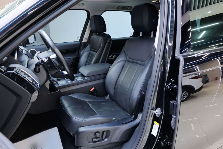 Used Land Rover Discovery 2018 3.0 SC V6 SE Interior 6