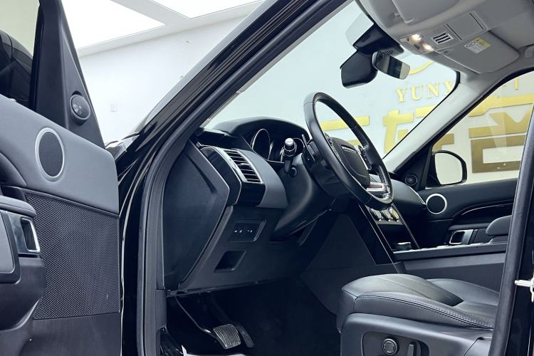 Used Land Rover Discovery 2018 3.0 SC V6 SE Interior 7