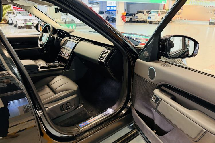 Used Land Rover Discovery 2018 2.0T SE Interior 7