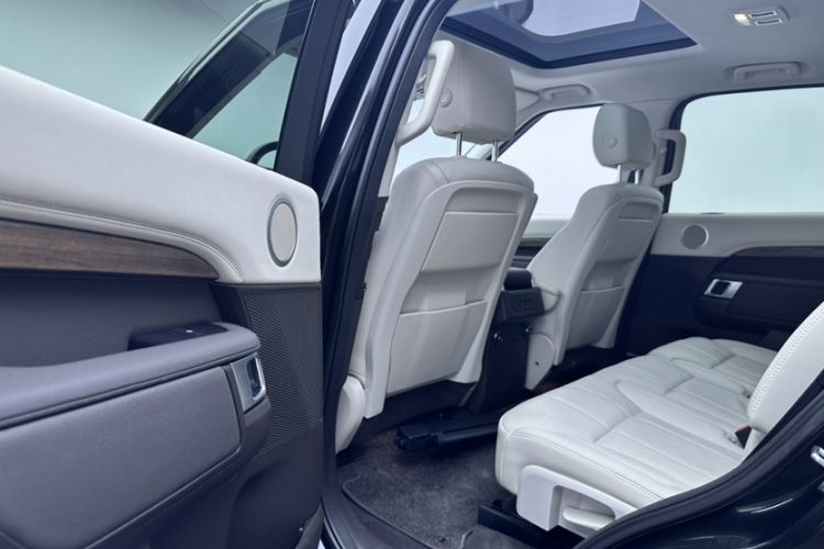 Used Land Rover Discovery 2018 3.0 SC V6 HSE Interior 7