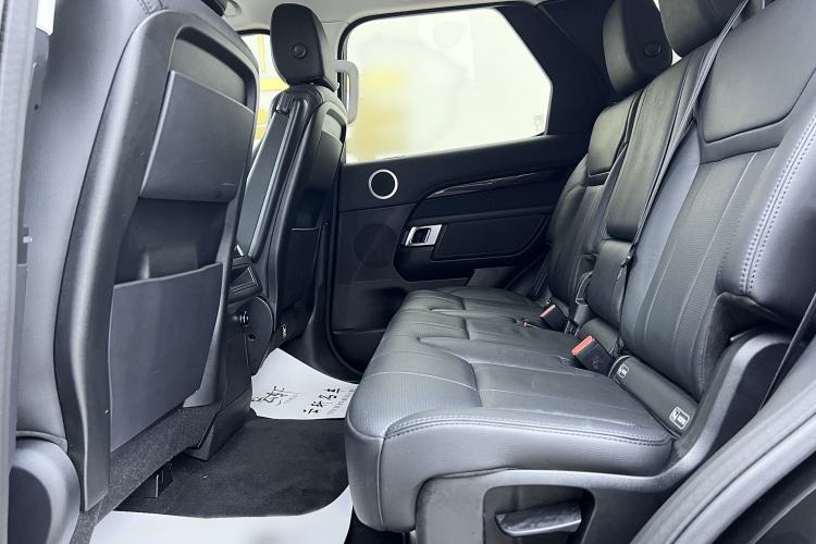 Used Land Rover Discovery 2018 3.0 SC V6 SE Interior 8