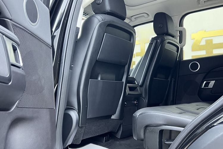 Used Land Rover Discovery 2018 3.0 SC V6 SE Interior 9
