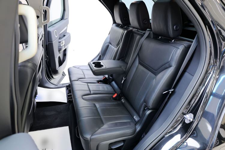 Used Land Rover Discovery 2018 3.0 SC V6 SE Interior 9
