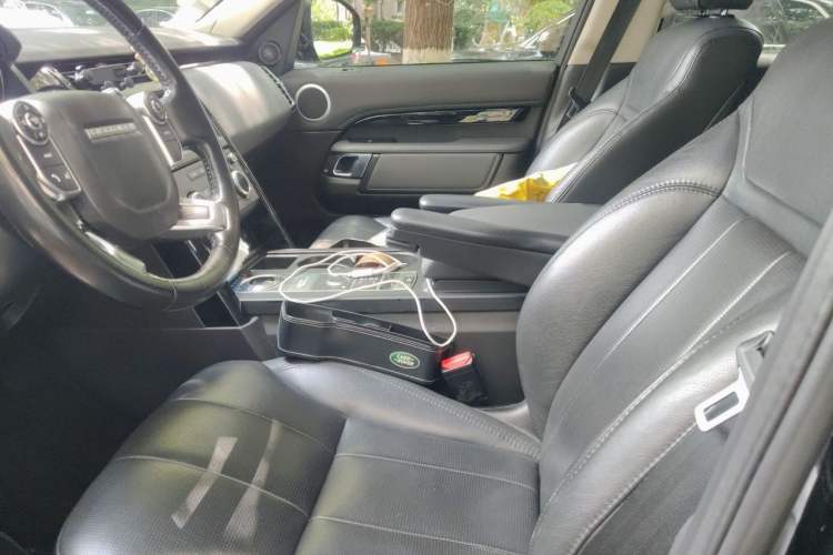Used Land Rover Discovery 2018 2.0T SE Left Front Seat