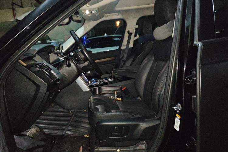 Used Land Rover Discovery 2018 3.0 SC V6 HSE Left Front Seat