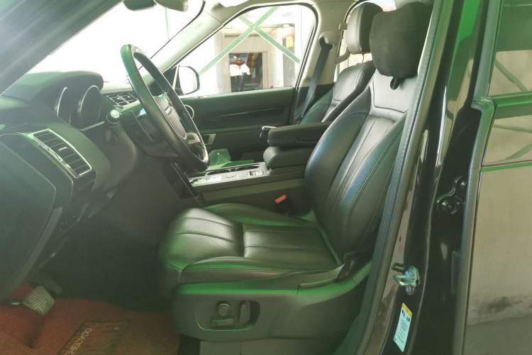 Used Land Rover Discovery 2018 2.0T SE Left Front Seat