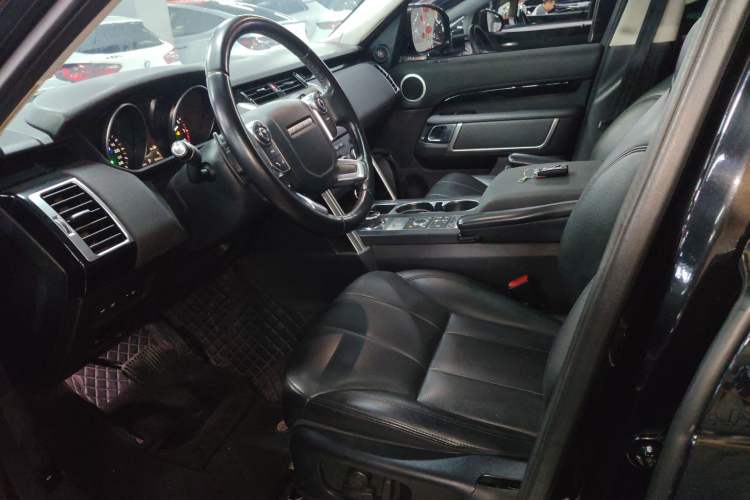 Used Land Rover Discovery 2018 3.0 SC V6 SE Left Front Seat