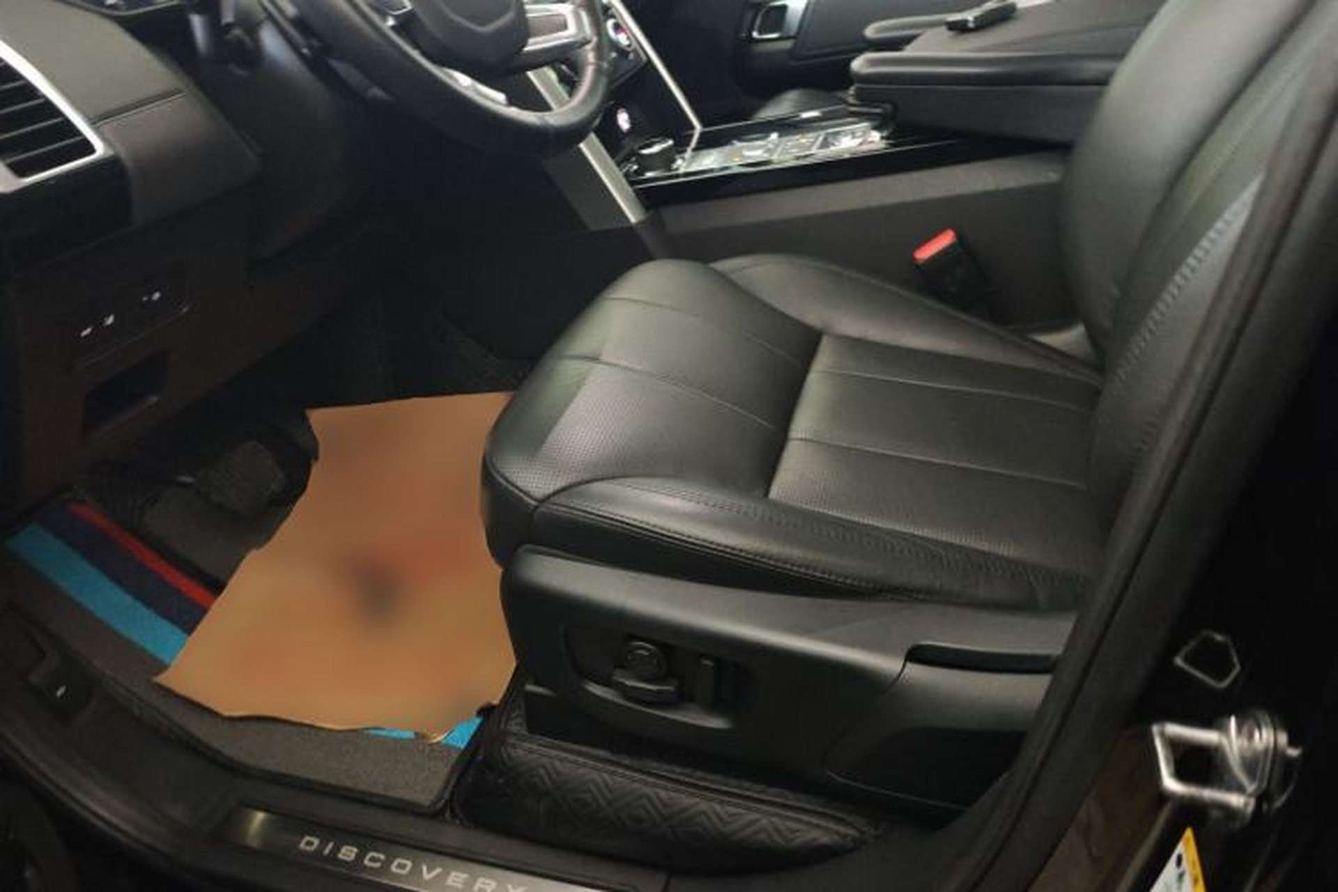 Used Land Rover Discovery 2018 3.0 SC V6 HSE Left Front Seat