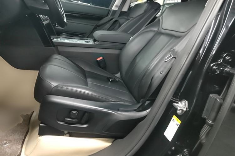 Used Land Rover Discovery 2018 2.0T SE Left Front Seat