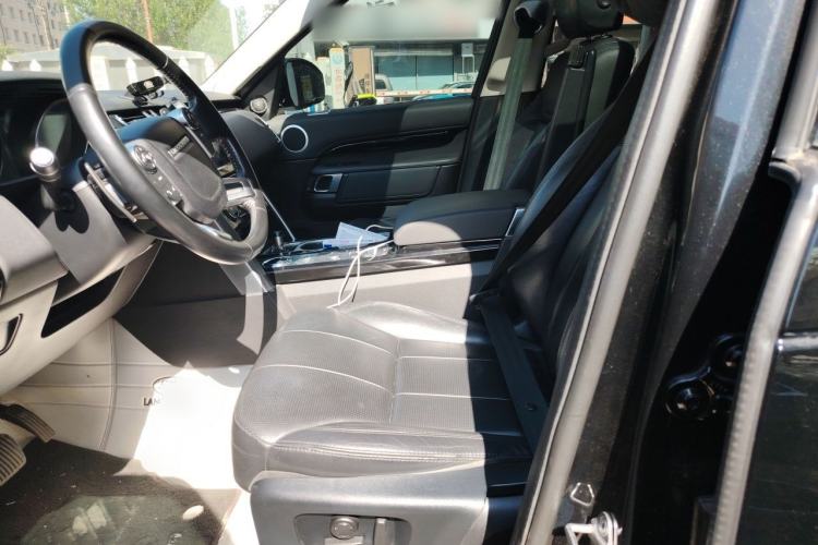Used Land Rover Discovery 2018 2.0T SE Left Front Seat