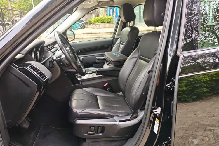 Used Land Rover Discovery 2018 3.0 SC V6 SE Left Front Seat