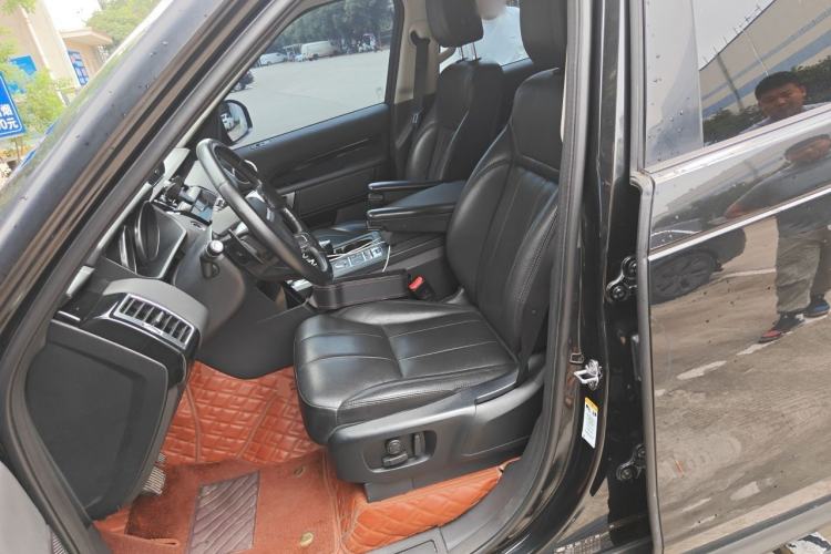 Used Land Rover Discovery 2018 2.0T SE Left Front Seat