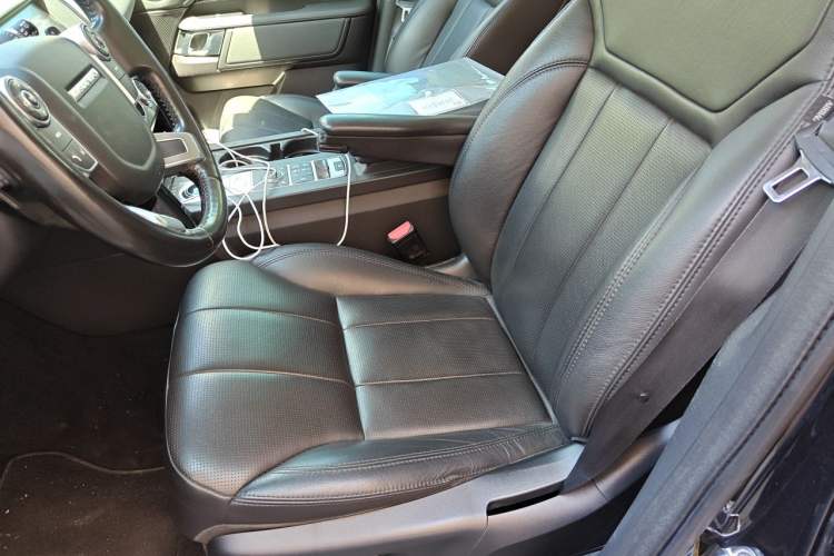 Used Land Rover Discovery 2018 3.0 SC V6 SE Left Front Seat