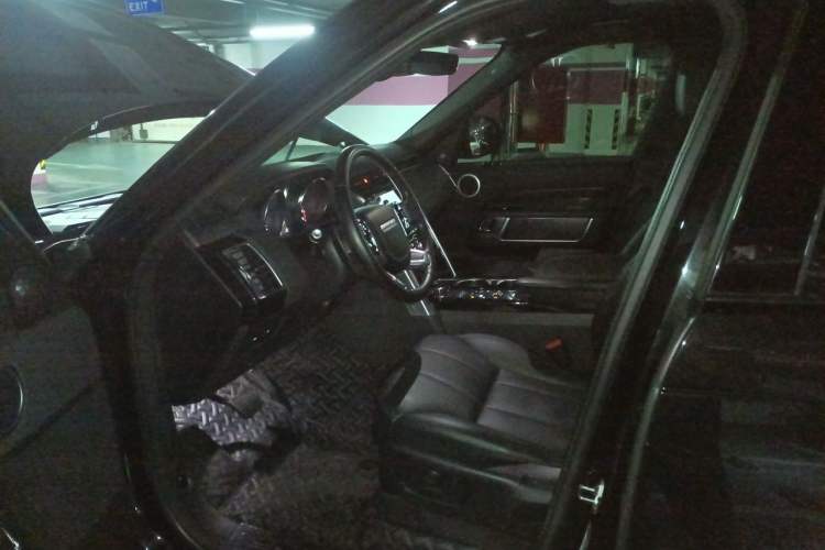 Used Land Rover Discovery 2018 3.0 SC V6 SE Left Front Seat