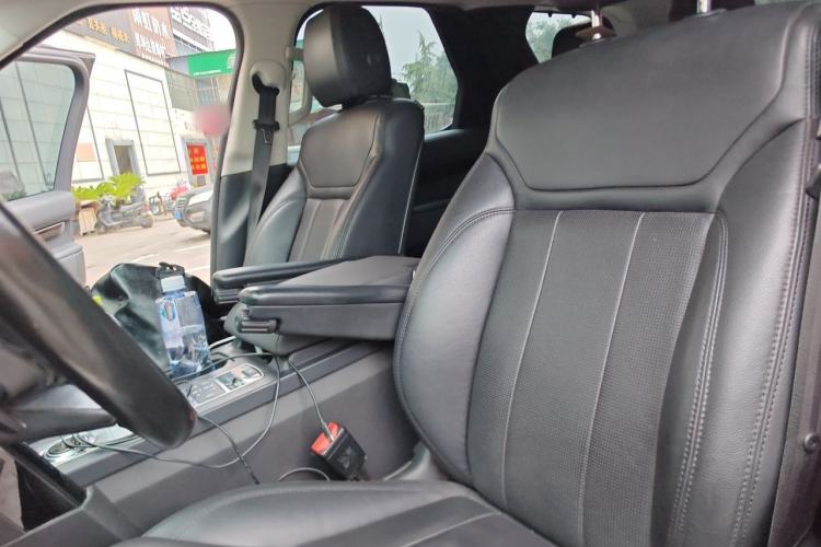 Used Land Rover Discovery 2018 2.0T SE Left Front Seat